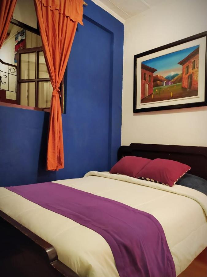 Hostal La Casa Tolena Quito - Ecuador Hotel ภายนอก รูปภาพ