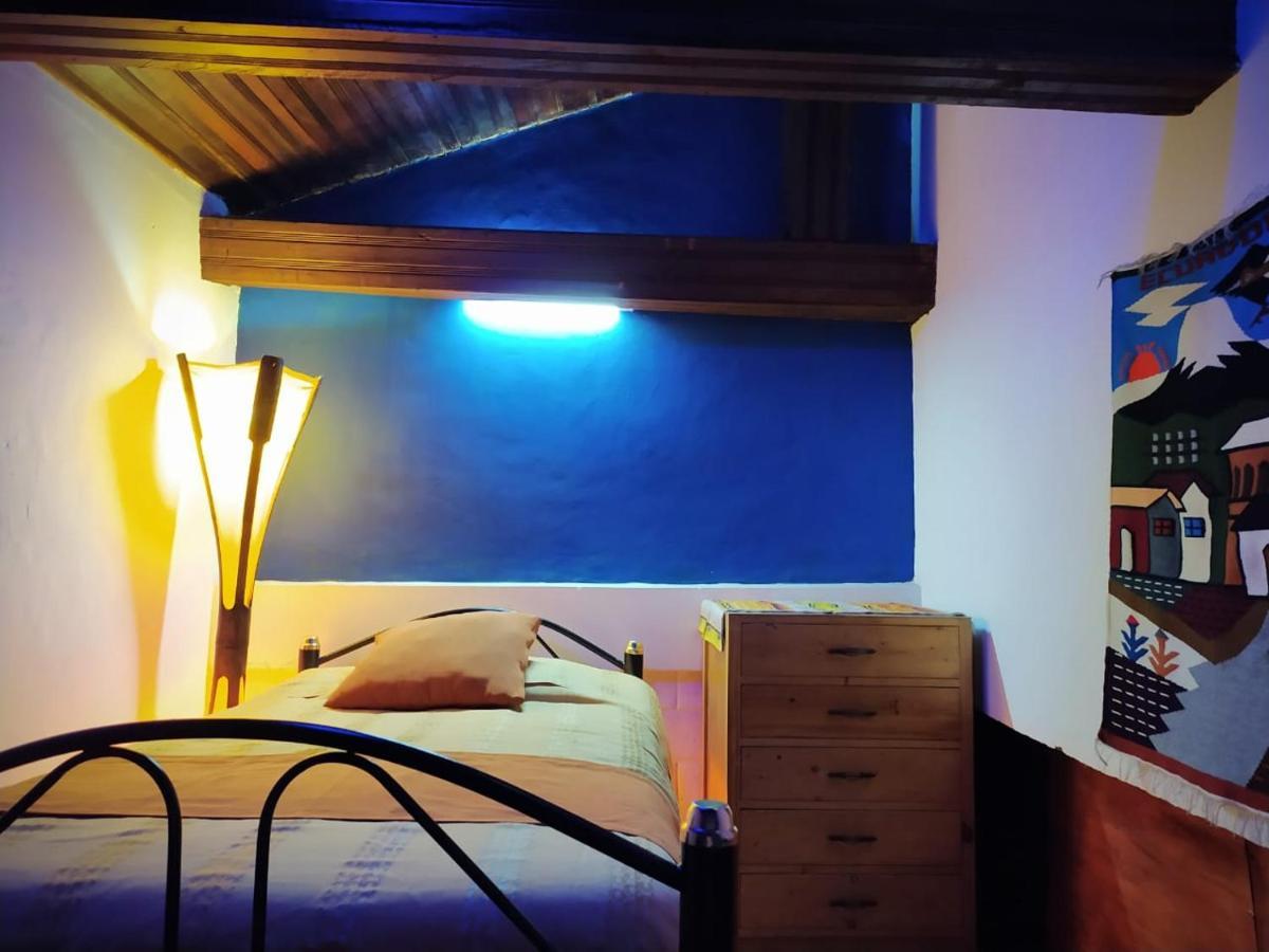 Hostal La Casa Tolena Quito - Ecuador Hotel ภายนอก รูปภาพ