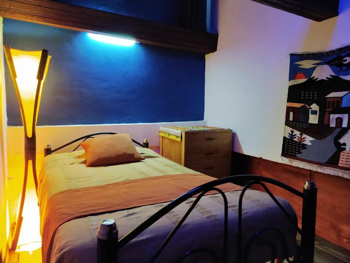 Hostal La Casa Tolena Quito - Ecuador Hotel ภายนอก รูปภาพ