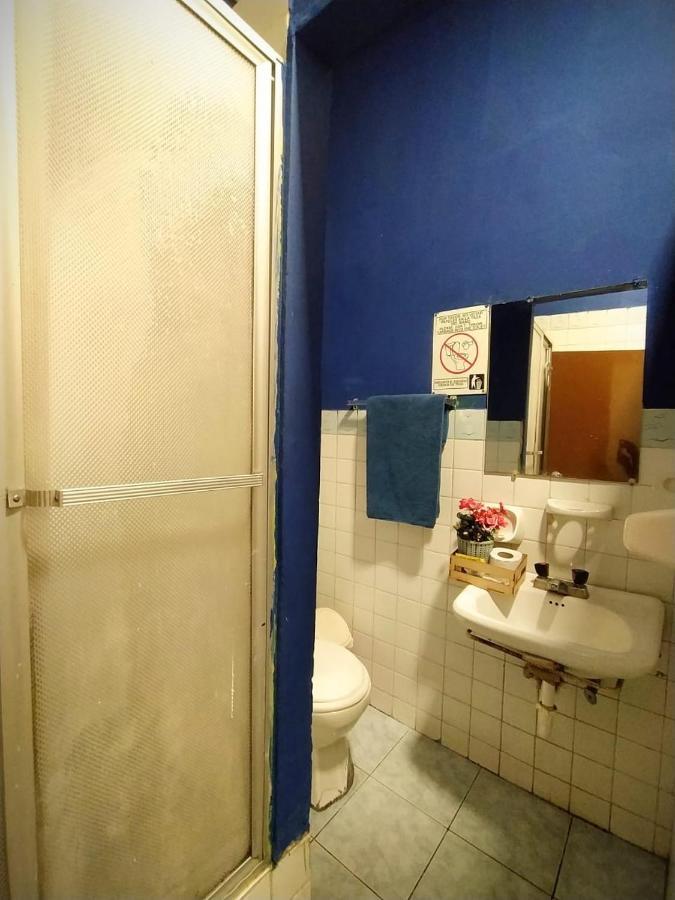 Hostal La Casa Tolena Quito - Ecuador Hotel ภายนอก รูปภาพ