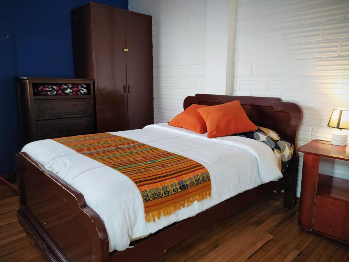 Hostal La Casa Tolena Quito - Ecuador Hotel ภายนอก รูปภาพ