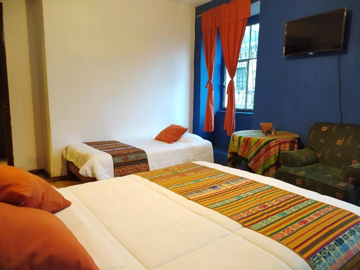 Hostal La Casa Tolena Quito - Ecuador Hotel ภายนอก รูปภาพ