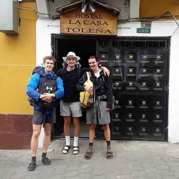 Hostal La Casa Tolena Quito - Ecuador Hotel ภายนอก รูปภาพ
