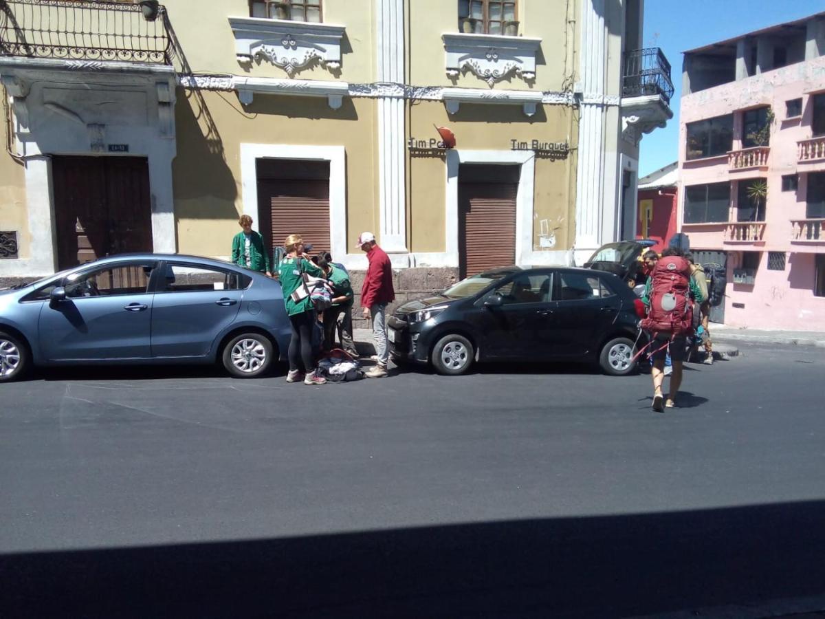 Hostal La Casa Tolena Quito - Ecuador Hotel ภายนอก รูปภาพ
