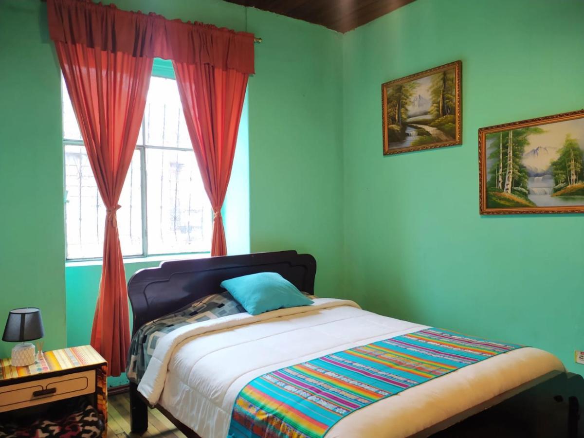 Hostal La Casa Tolena Quito - Ecuador Hotel ภายนอก รูปภาพ