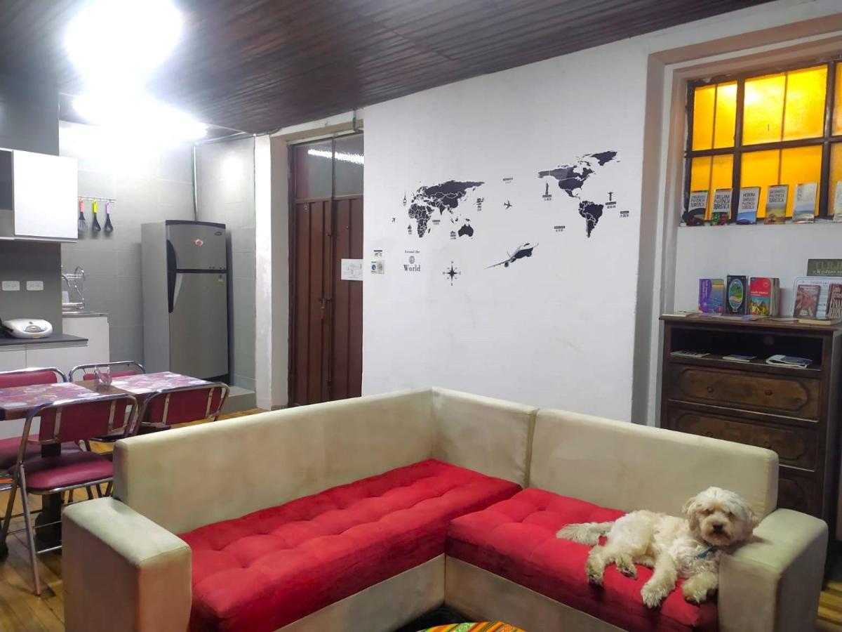 Hostal La Casa Tolena Quito - Ecuador Hotel ภายนอก รูปภาพ