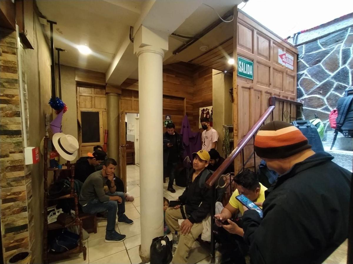 Hostal La Casa Tolena Quito - Ecuador Hotel ภายนอก รูปภาพ