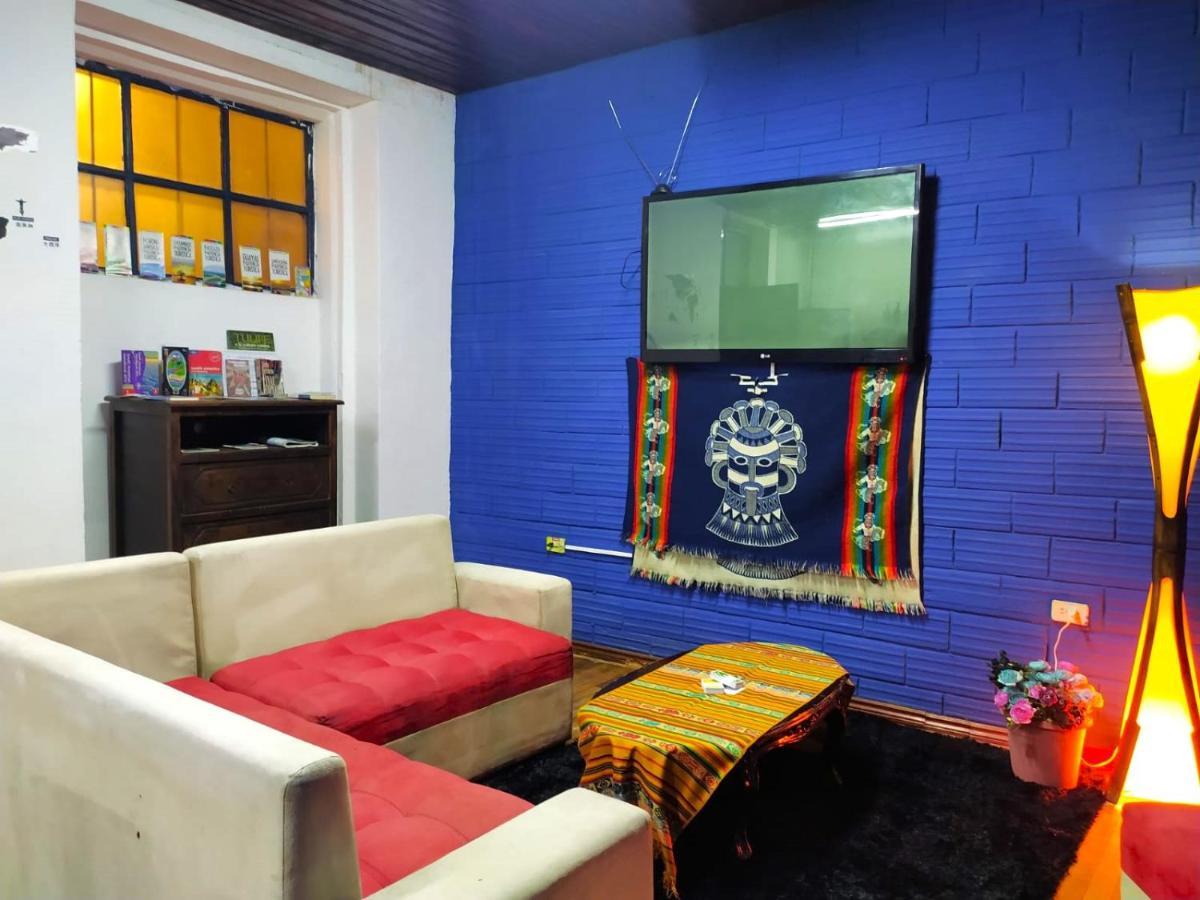Hostal La Casa Tolena Quito - Ecuador Hotel ภายนอก รูปภาพ