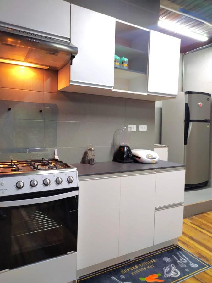 Hostal La Casa Tolena Quito - Ecuador Hotel ภายนอก รูปภาพ