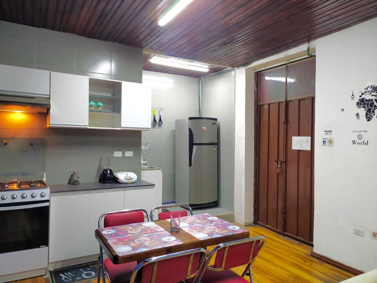 Hostal La Casa Tolena Quito - Ecuador Hotel ภายนอก รูปภาพ