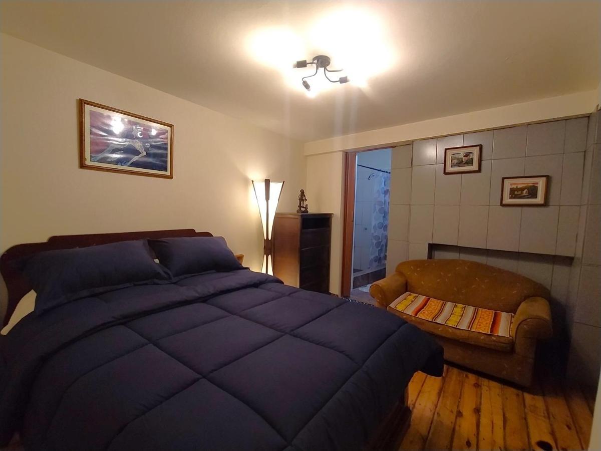 Hostal La Casa Tolena Quito - Ecuador Hotel ภายนอก รูปภาพ