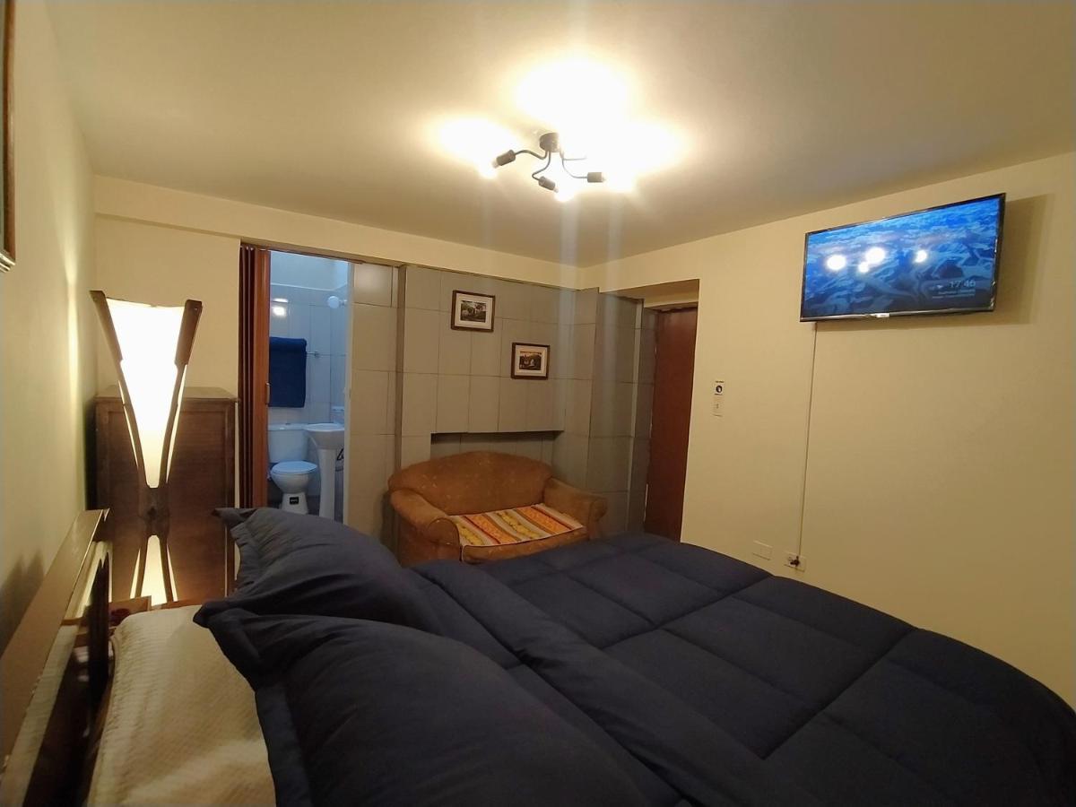 Hostal La Casa Tolena Quito - Ecuador Hotel ภายนอก รูปภาพ